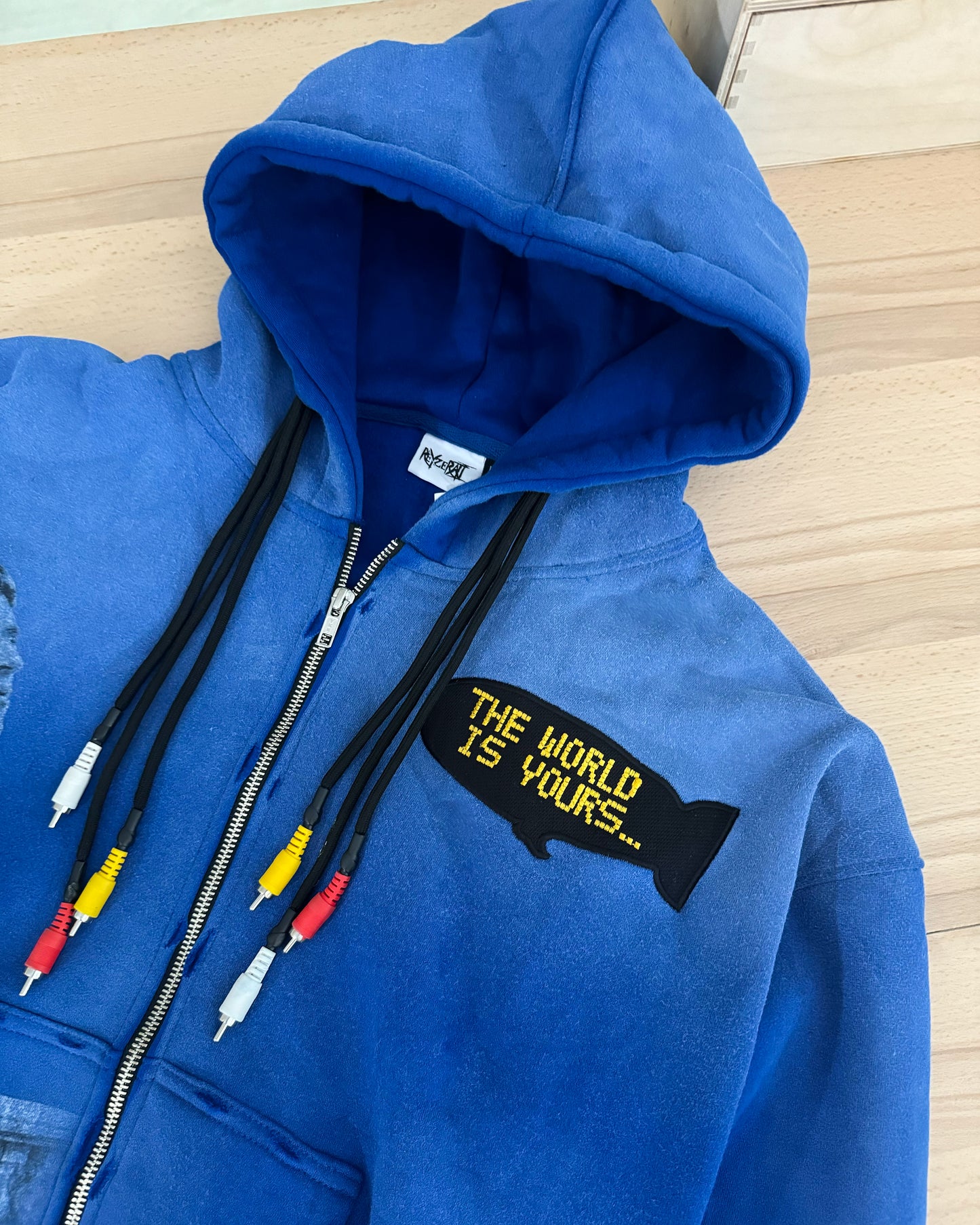 “WORLD IS YOURS” RCA CABLE ZIPUP HOODIE