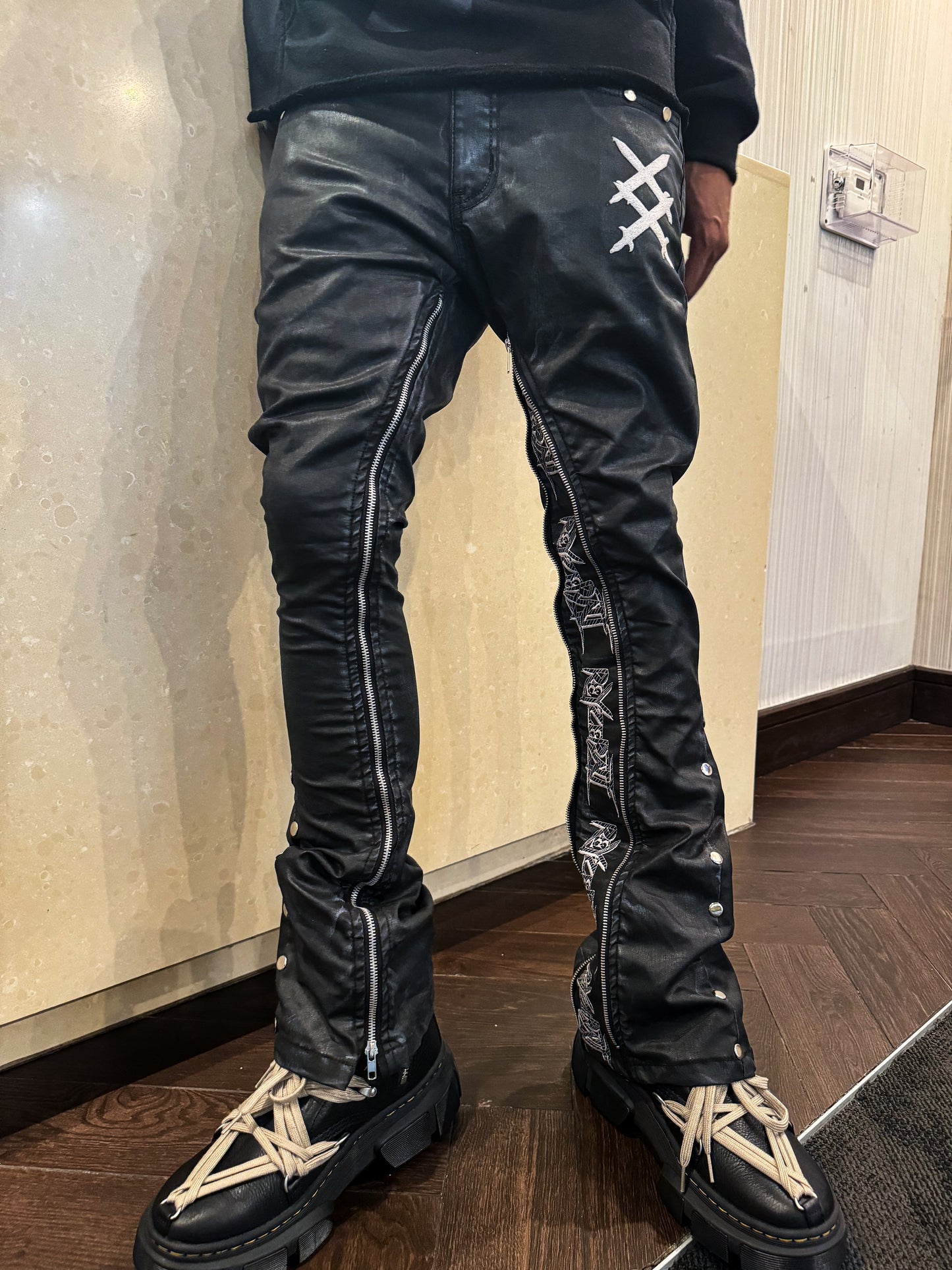 BLACK WAX ZIPPER FLARED JEANS