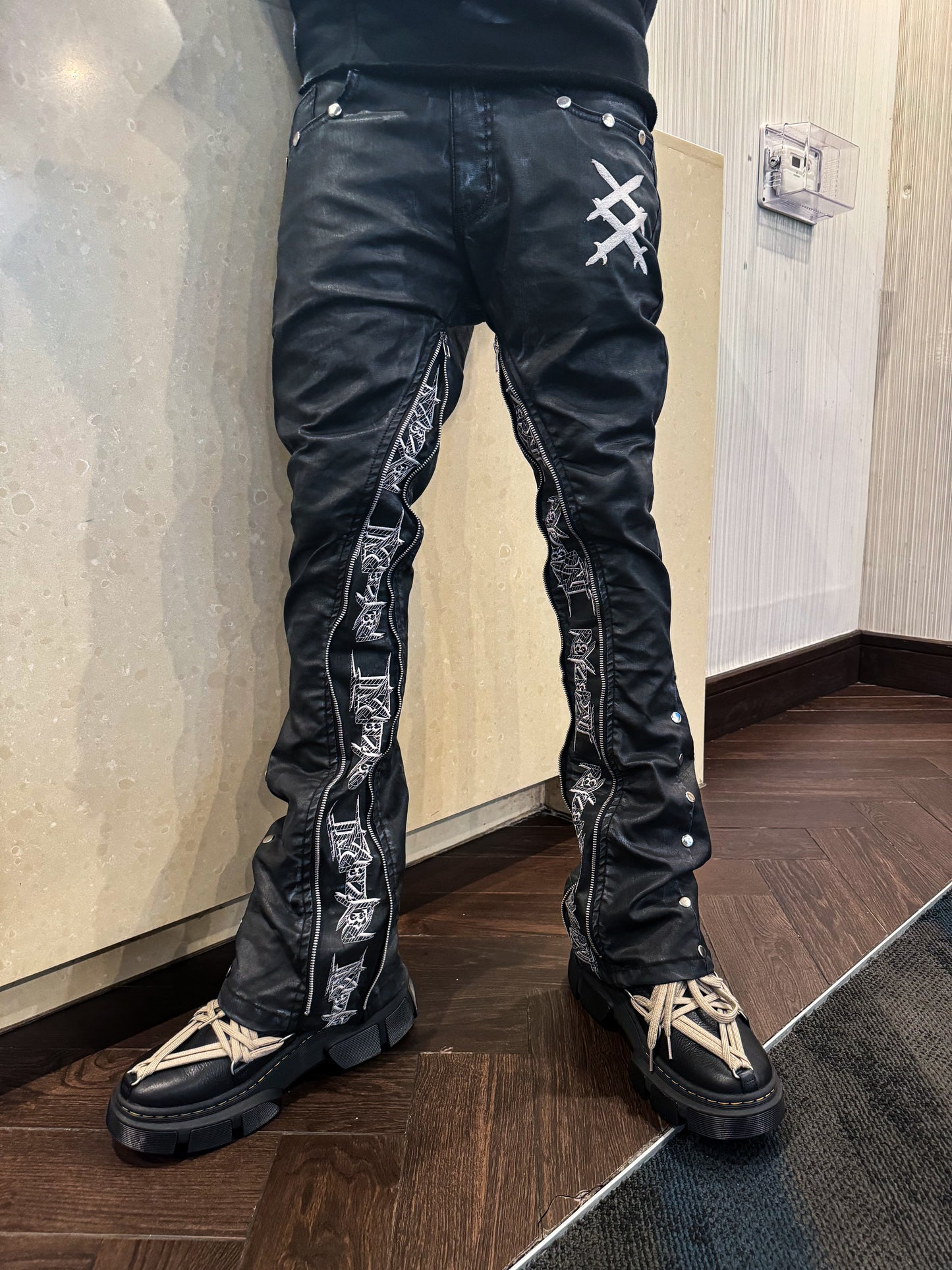 BLACK WAX ZIPPER FLARED JEANS